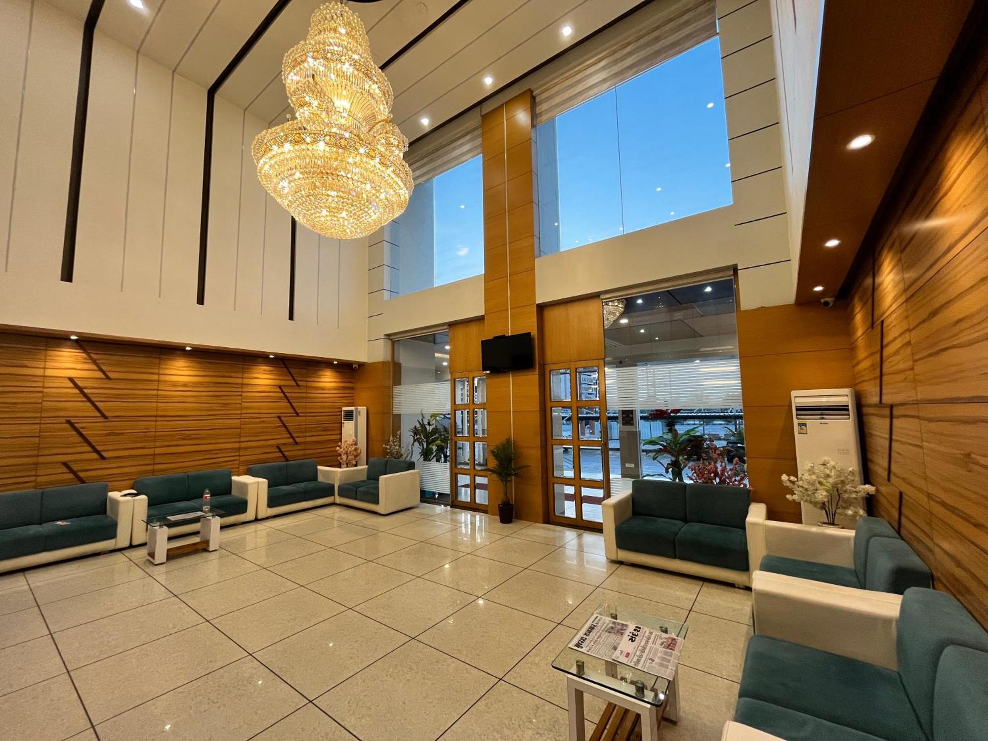 Hotel Grand Darshan Βαντοντάρα Εξωτερικό φωτογραφία
