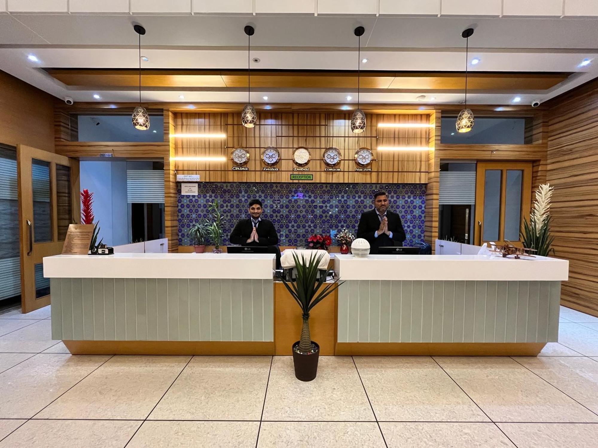 Hotel Grand Darshan Βαντοντάρα Εξωτερικό φωτογραφία