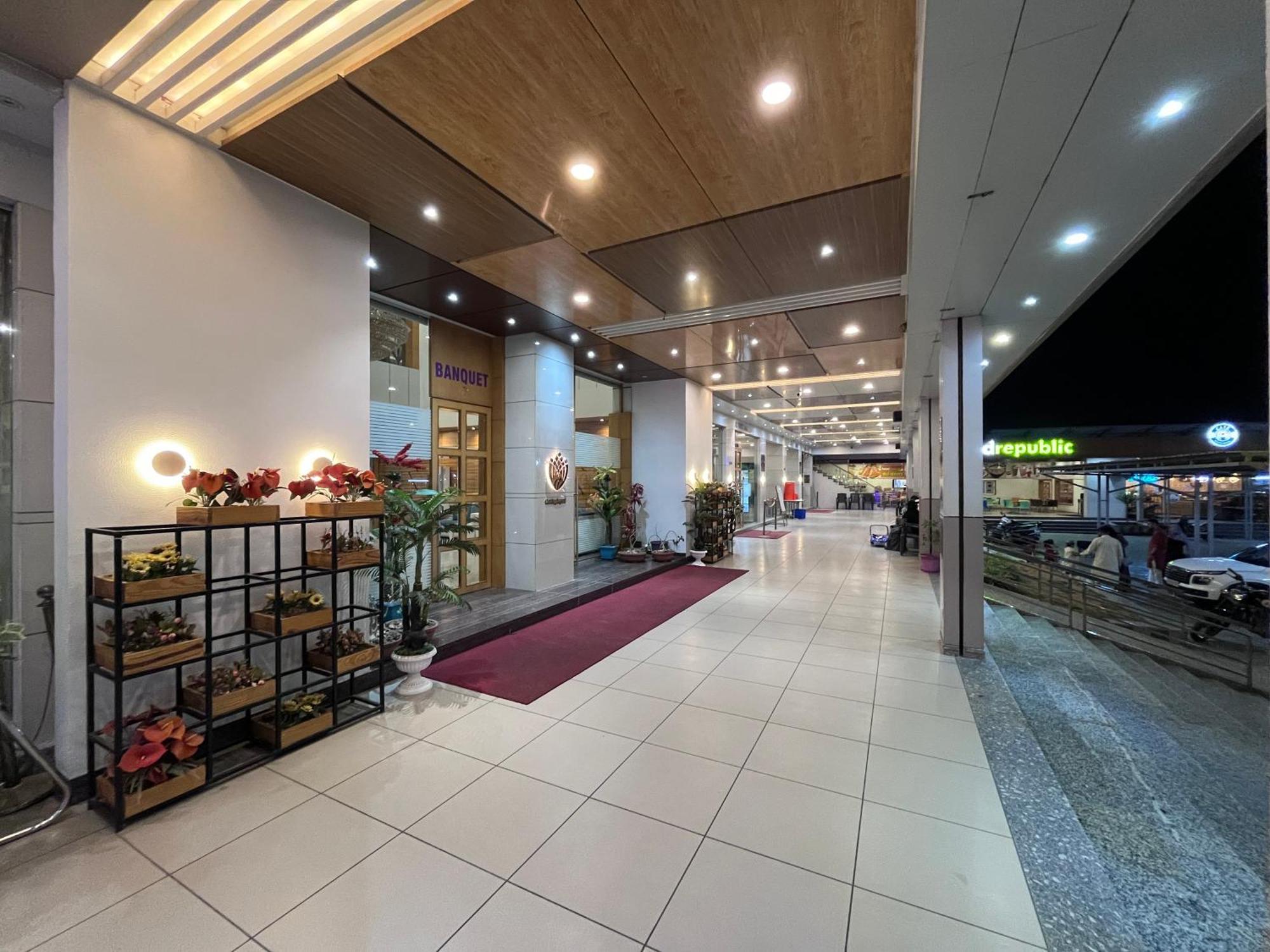 Hotel Grand Darshan Βαντοντάρα Εξωτερικό φωτογραφία
