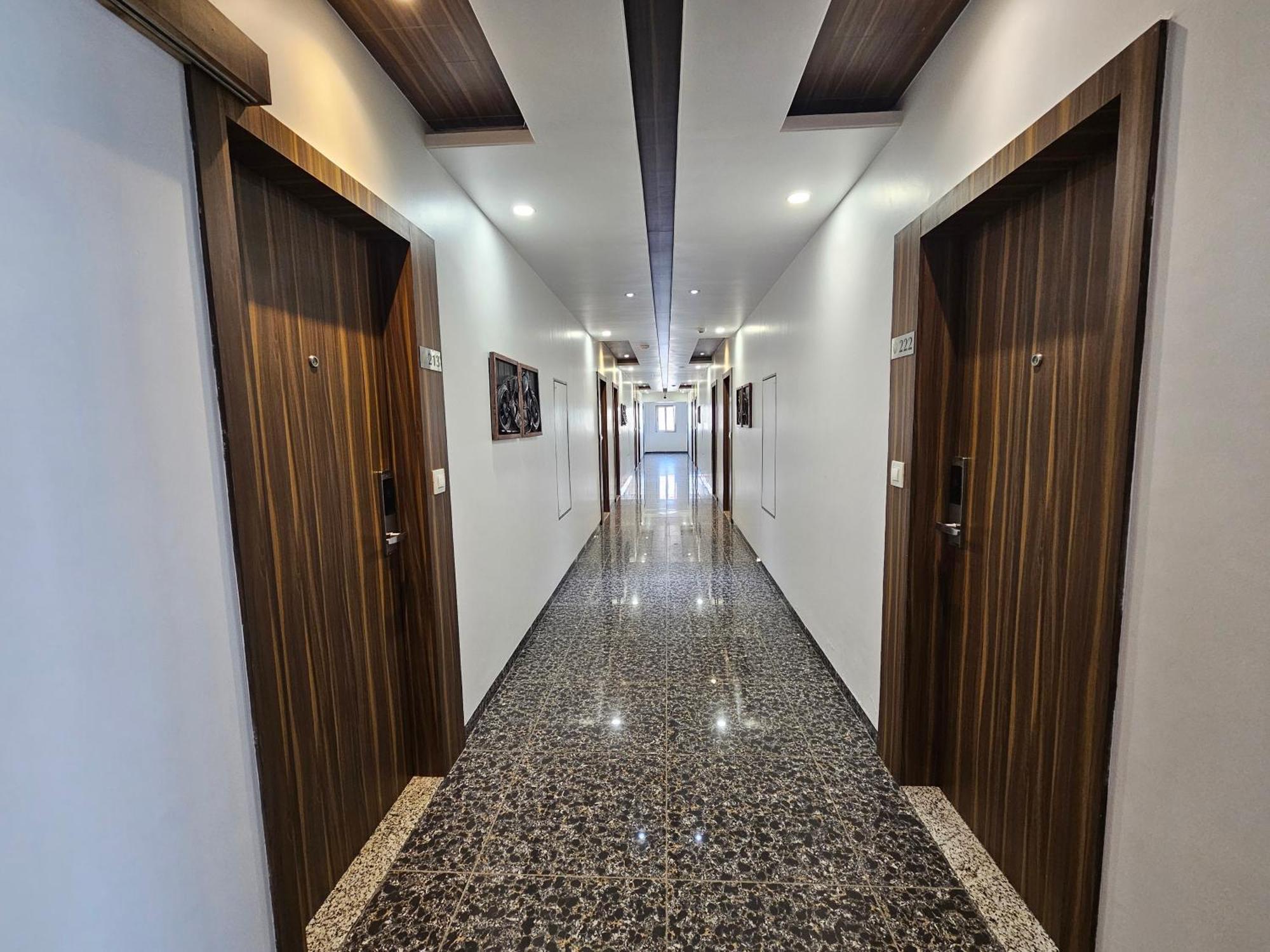 Hotel Grand Darshan Βαντοντάρα Εξωτερικό φωτογραφία