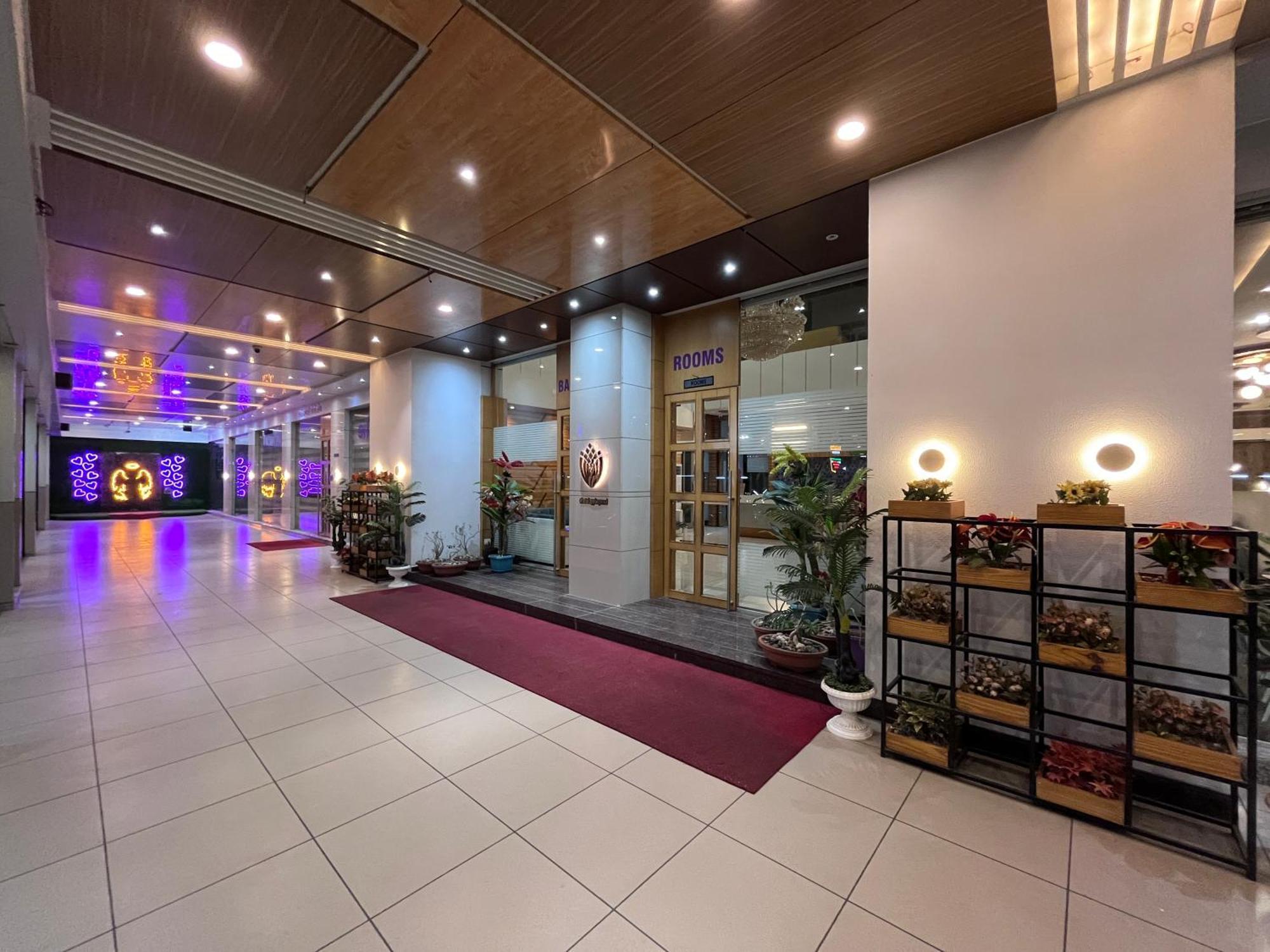 Hotel Grand Darshan Βαντοντάρα Εξωτερικό φωτογραφία
