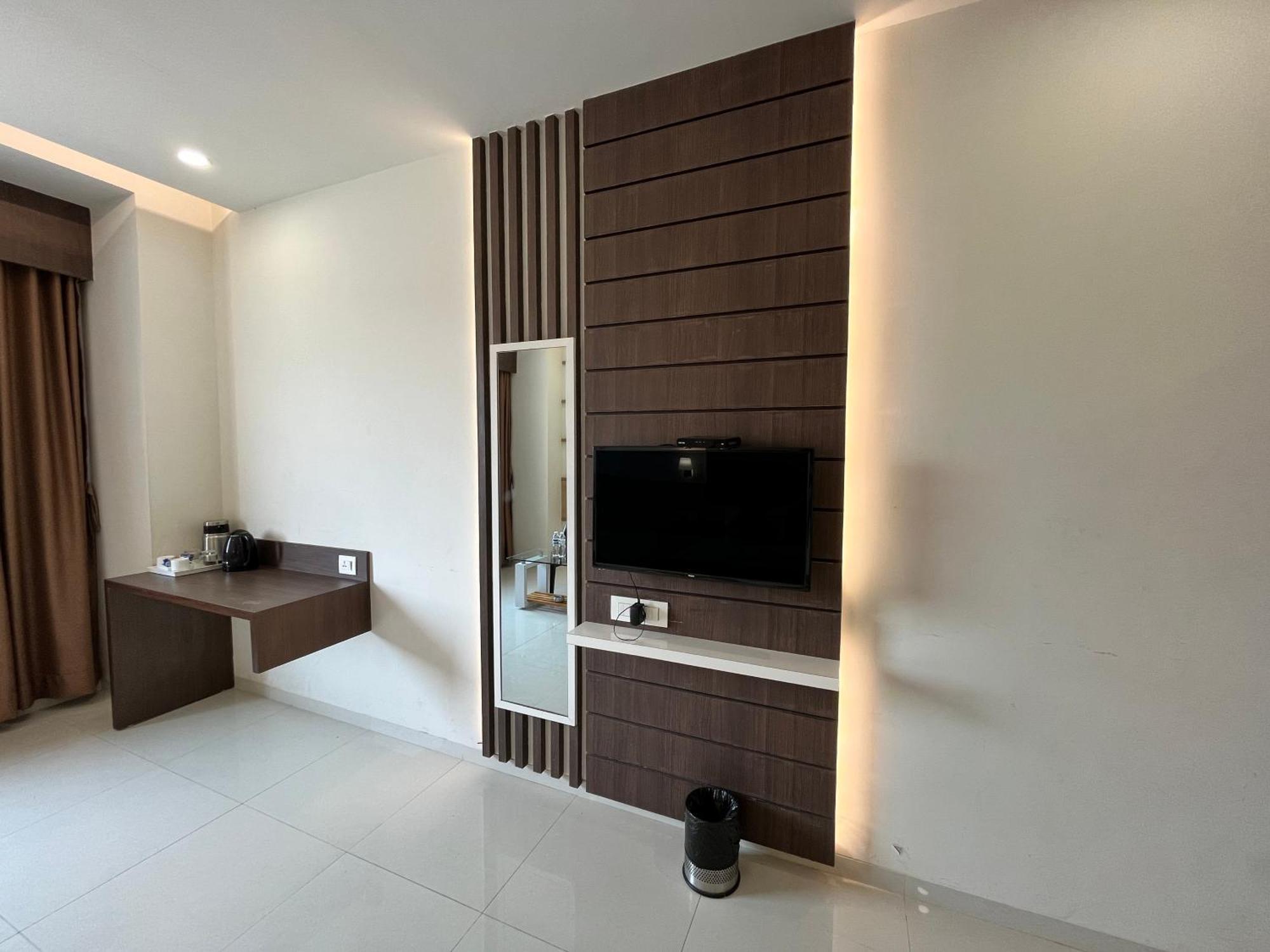 Hotel Grand Darshan Βαντοντάρα Εξωτερικό φωτογραφία