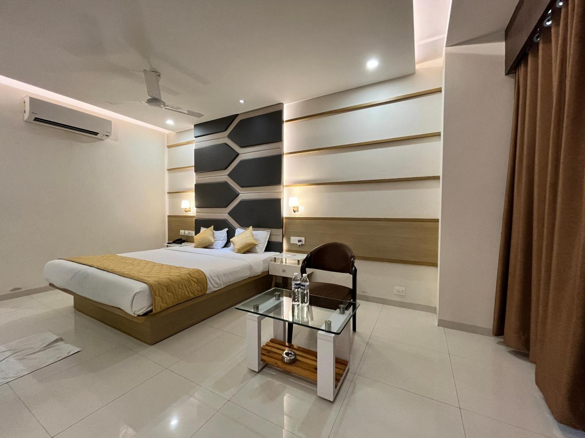Hotel Grand Darshan Βαντοντάρα Εξωτερικό φωτογραφία