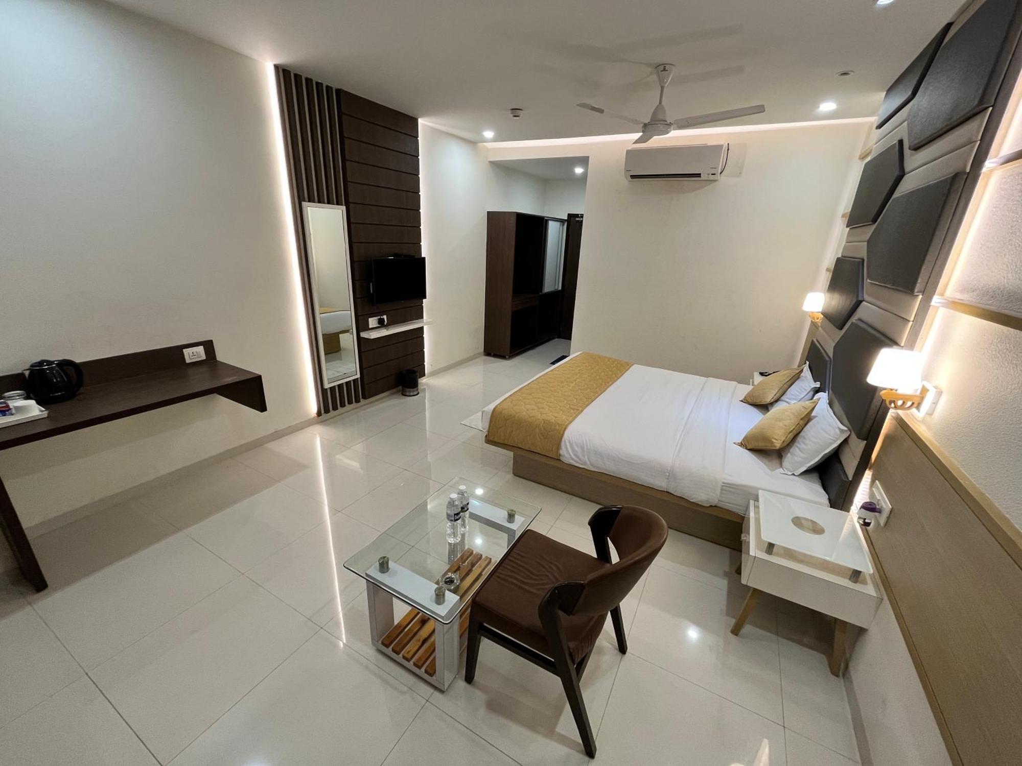 Hotel Grand Darshan Βαντοντάρα Εξωτερικό φωτογραφία