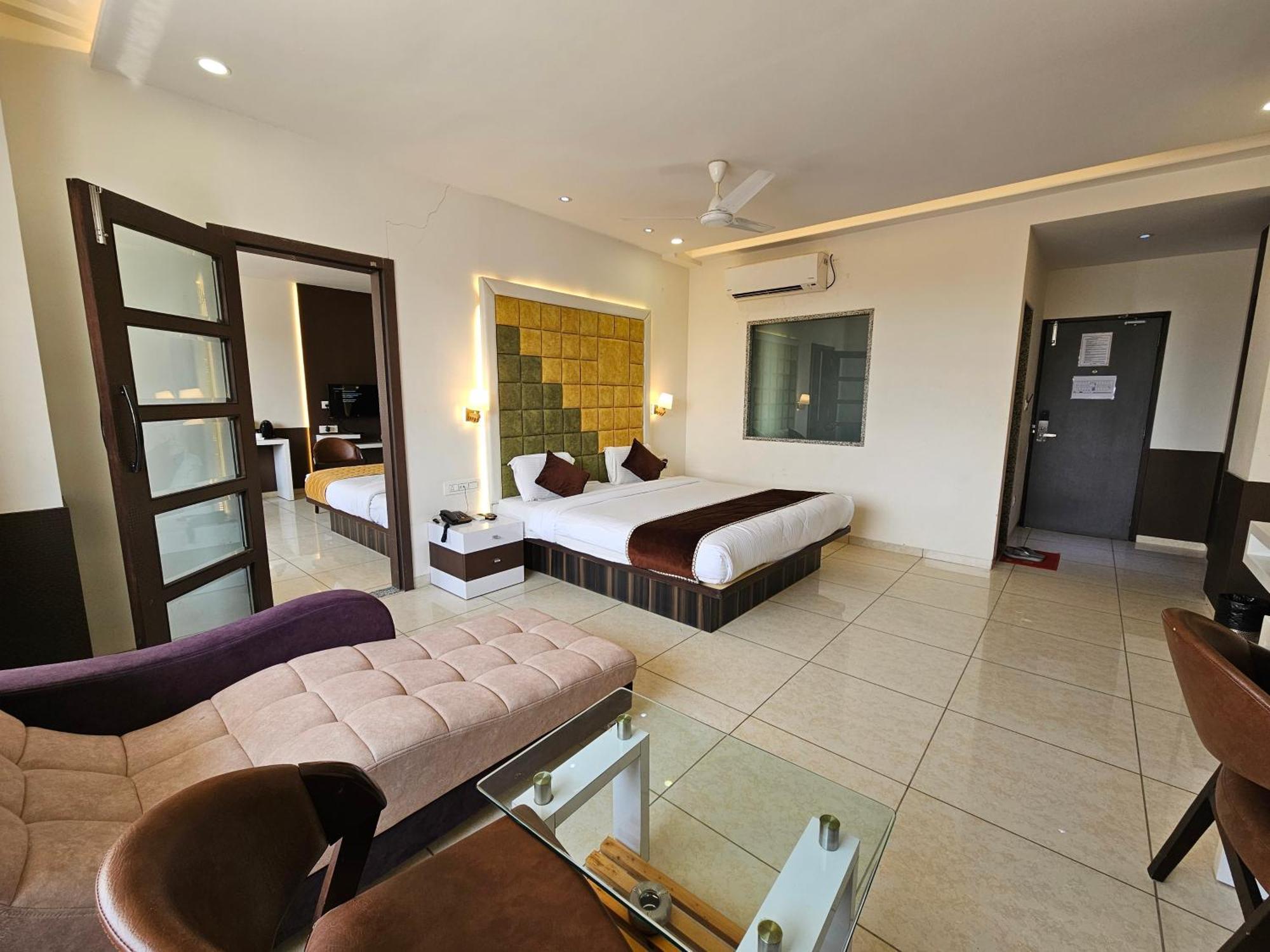 Hotel Grand Darshan Βαντοντάρα Εξωτερικό φωτογραφία