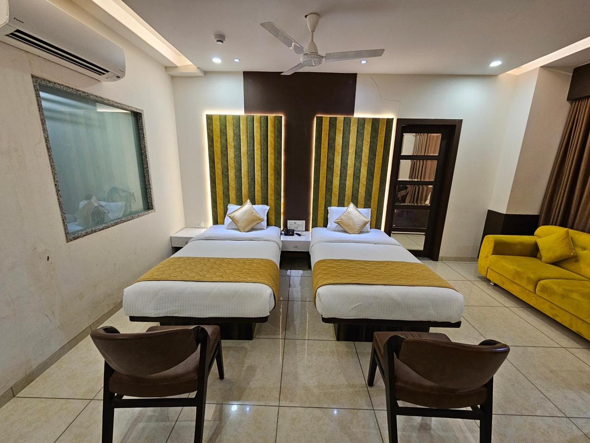 Hotel Grand Darshan Βαντοντάρα Εξωτερικό φωτογραφία