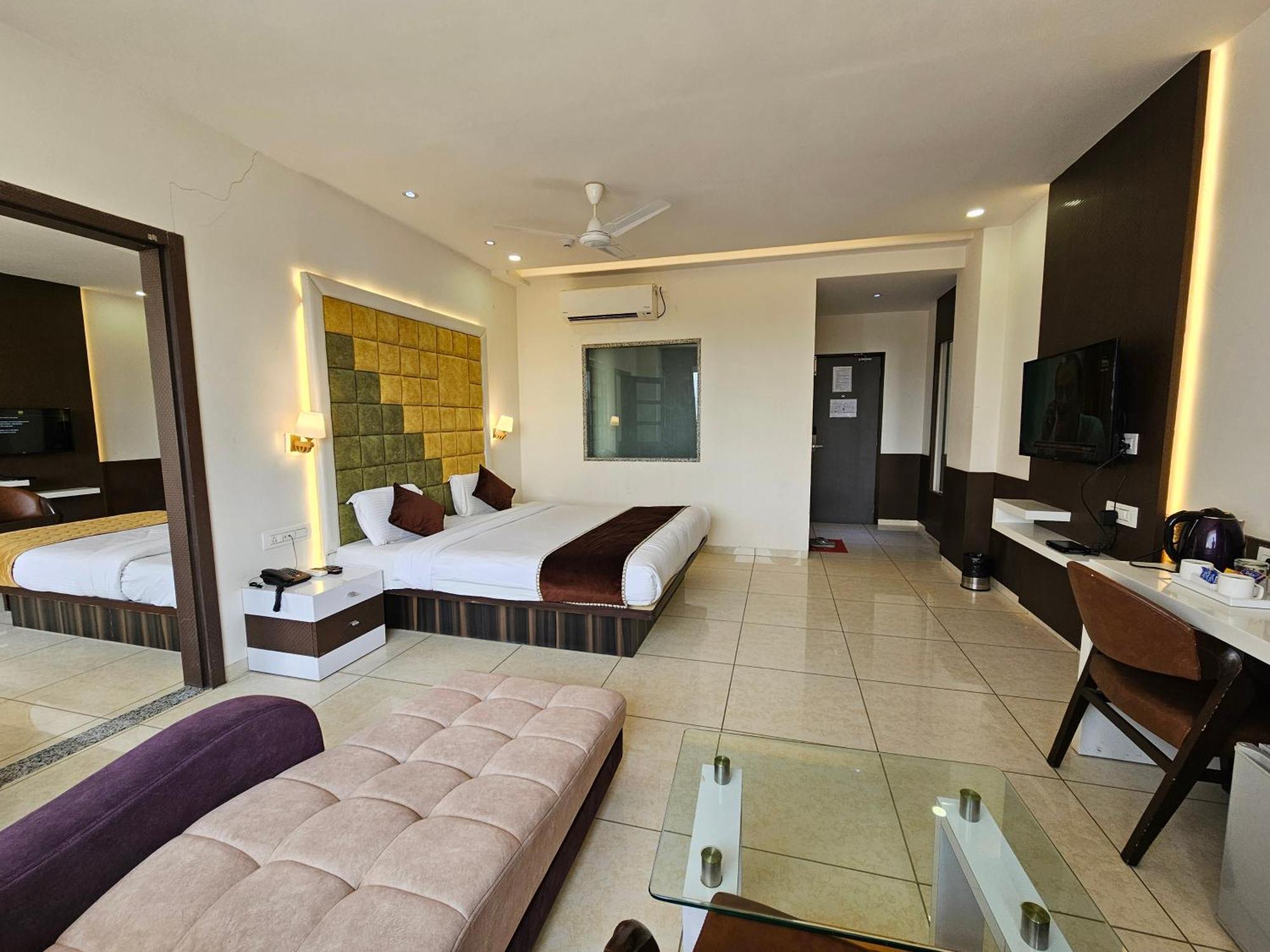 Hotel Grand Darshan Βαντοντάρα Εξωτερικό φωτογραφία