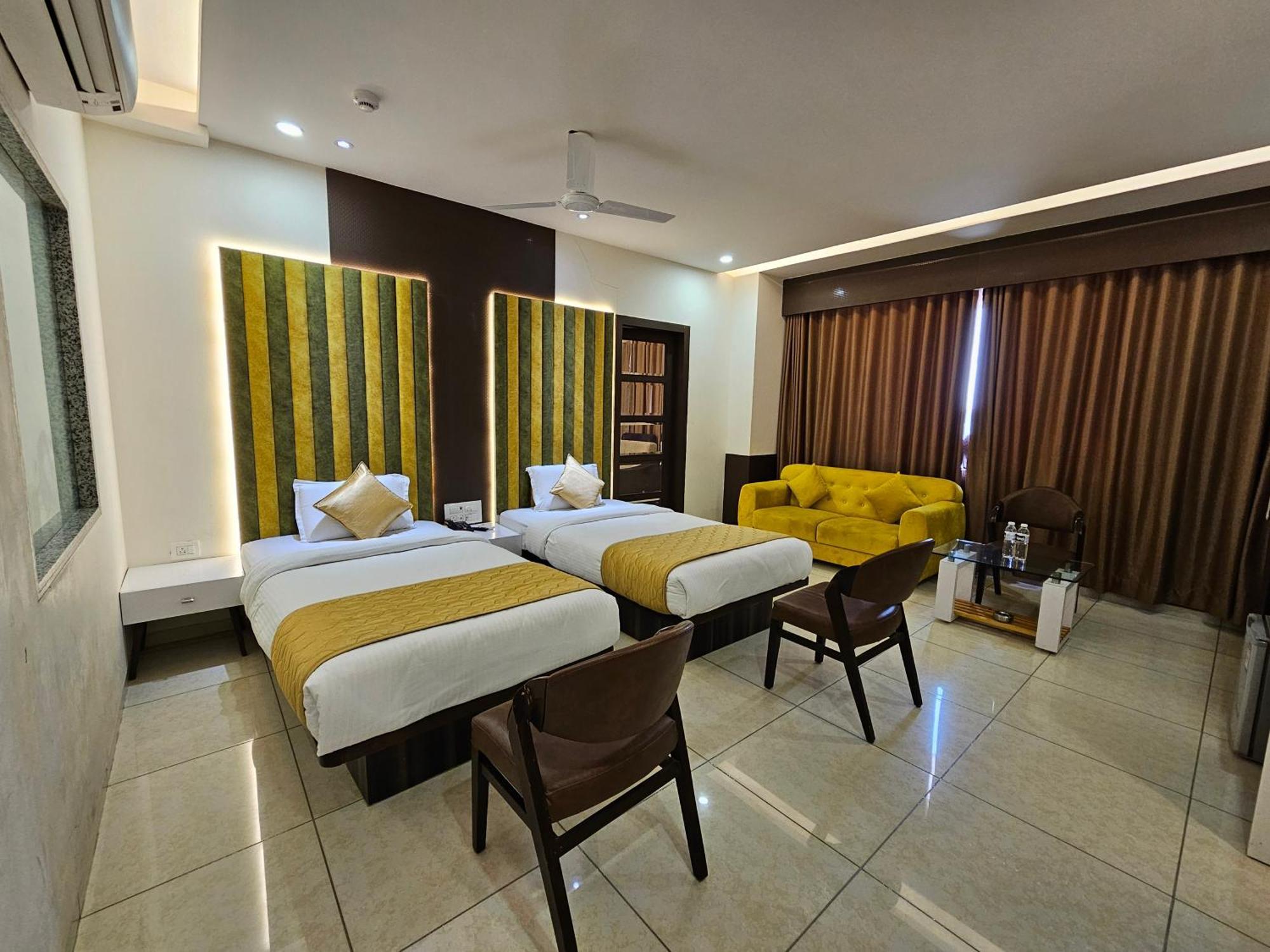 Hotel Grand Darshan Βαντοντάρα Εξωτερικό φωτογραφία