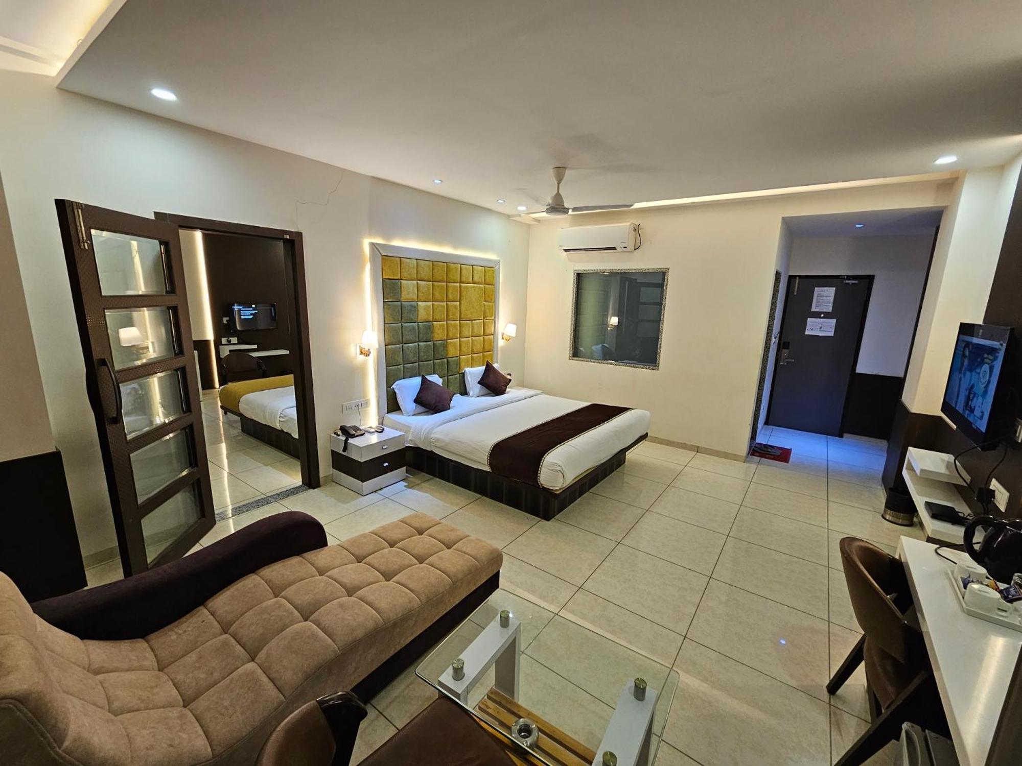 Hotel Grand Darshan Βαντοντάρα Εξωτερικό φωτογραφία