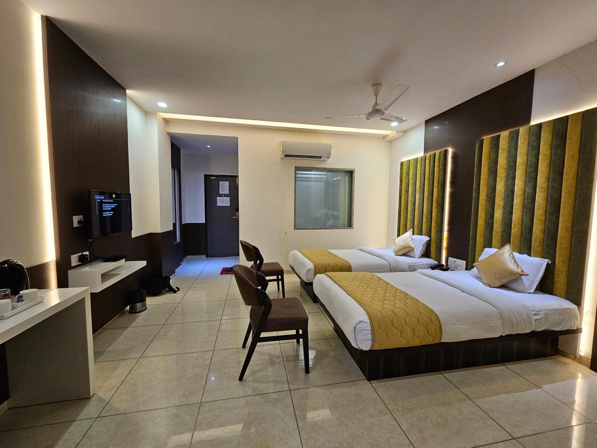Hotel Grand Darshan Βαντοντάρα Εξωτερικό φωτογραφία